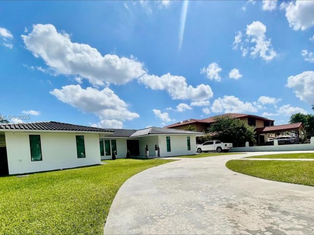 Home for sale at 2721 SW 130th Ave - photo 5993265