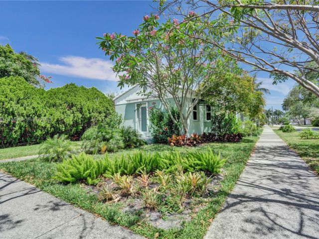 Home for sale at 326 S 14th Ave - photo 6038671