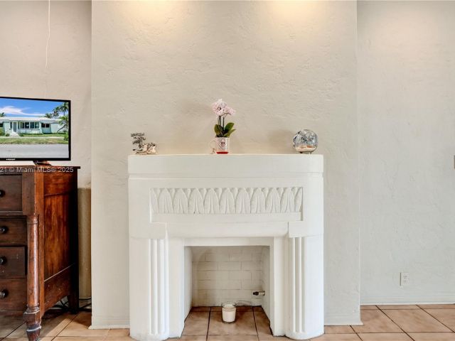 Home for sale at 326 S 14th Ave - photo 6038674