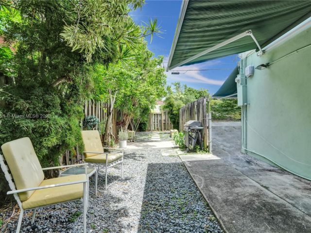 Home for sale at 326 S 14th Ave - photo 6038679