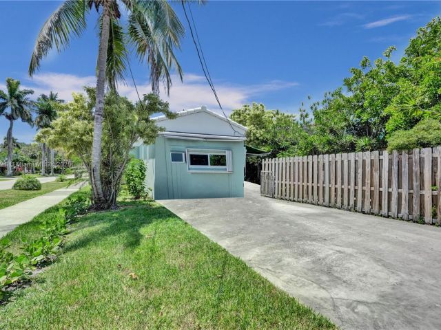 Home for sale at 326 S 14th Ave - photo 6038685