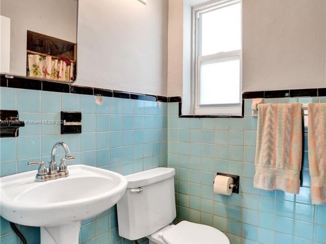 Home for sale at 326 S 14th Ave - photo 6038688