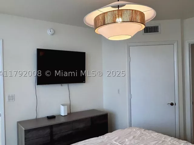 2-bedroom condo for rent in Hallandale Beach - 1830 S Ocean Dr 4106 - MondialRealty