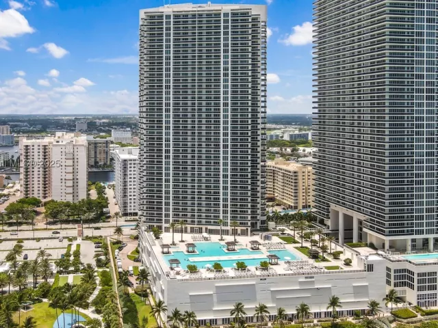 2-bedroom condo for rent in Hallandale Beach - 1830 S Ocean Dr 4106 - MondialRealty