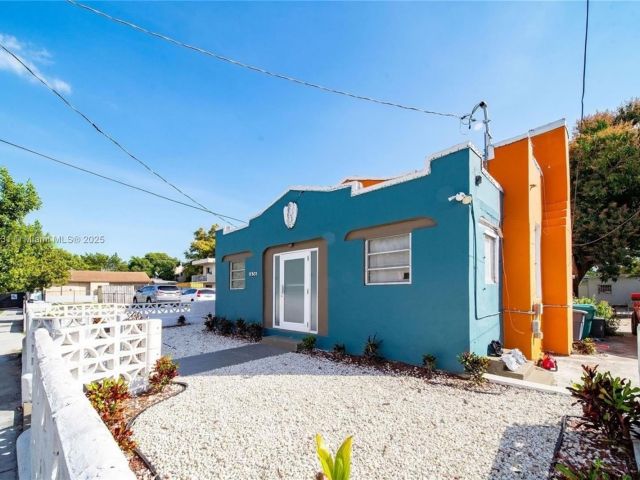 Home for sale at 1436 SW 3rd St - photo 6000989