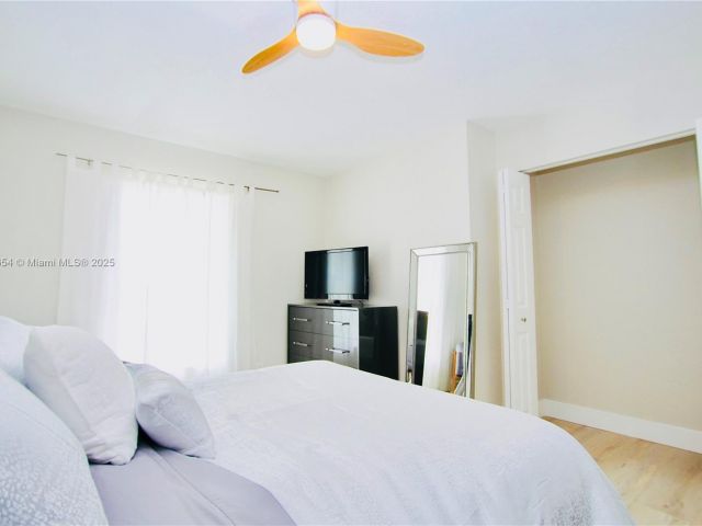 Home for rent at 244 NW 6th Ave 244 - photo 5998117