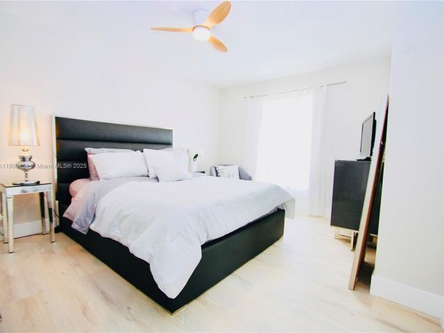 Home for rent at 244 NW 6th Ave 244 - photo 5998118