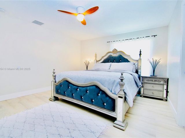 Home for rent at 244 NW 6th Ave 244 - photo 5998122