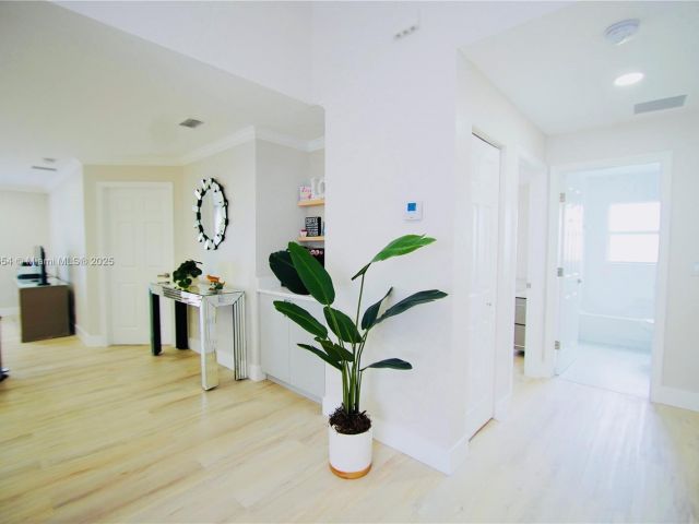 Home for rent at 244 NW 6th Ave 244 - photo 5998125