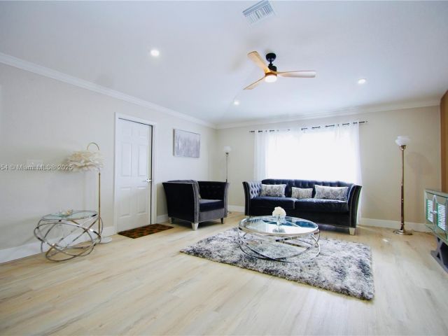 Home for rent at 244 NW 6th Ave 244 - photo 5998127