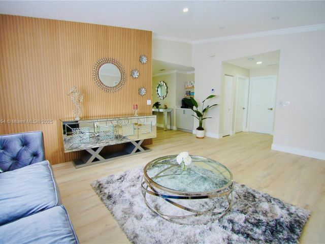 Home for rent at 244 NW 6th Ave 244 - photo 5998128