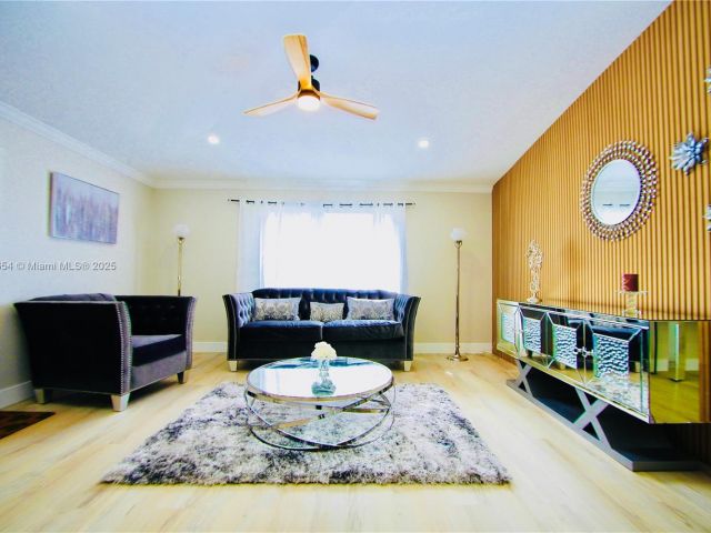 Home for rent at 244 NW 6th Ave 244 - photo 5998129