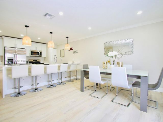 Home for rent at 244 NW 6th Ave 244 - photo 5998132