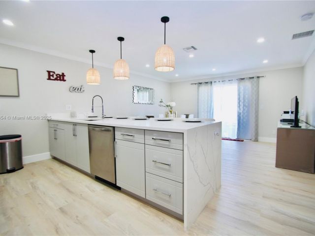 Home for rent at 244 NW 6th Ave 244 - photo 5998133