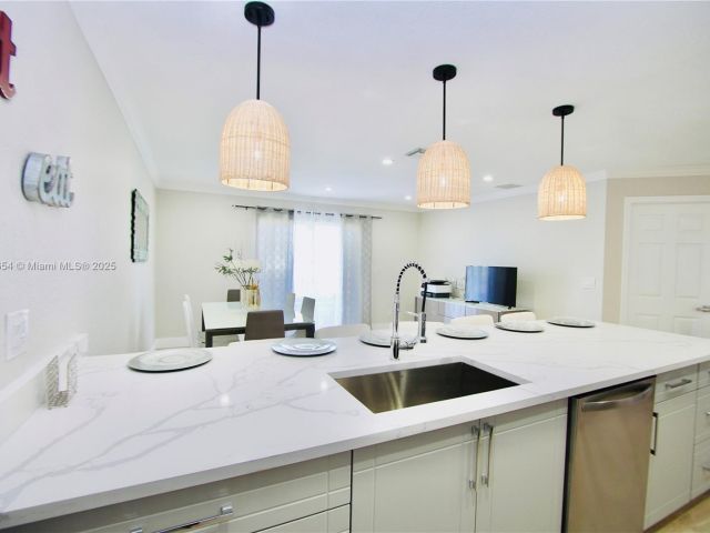 Home for rent at 244 NW 6th Ave 244 - photo 5998135