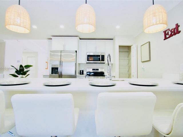 Home for rent at 244 NW 6th Ave 244 - photo 5998136