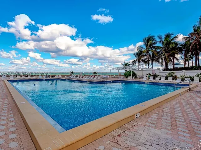 1-bedroom condo for rent in Hollywood - 3505 S Ocean Dr 815 - MondialRealty