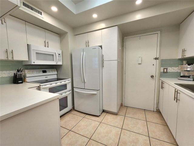 Apartment for rent  Unit #815 - photo 6066465