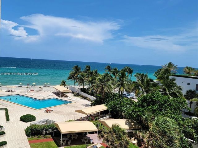 1-bedroom condo for rent in Hollywood - 3505 S Ocean Dr 815 - MondialRealty