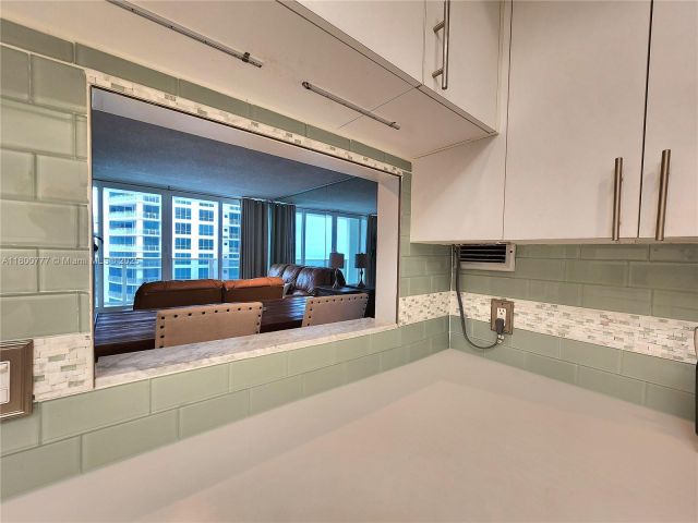 1-bedroom condo for rent in Hollywood - 3505 S Ocean Dr 815 - MondialRealty