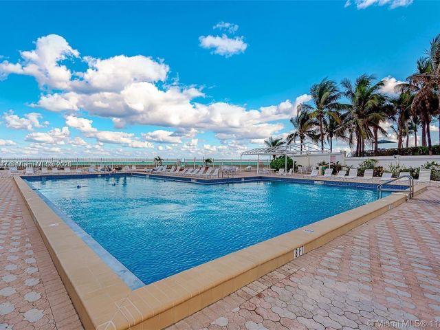 1-bedroom condo for rent in Hollywood - 3505 S Ocean Dr 815 - MondialRealty