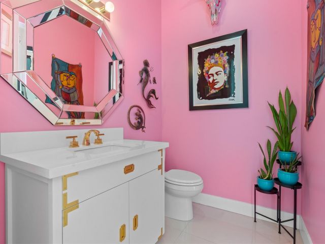 Home for sale at 619 NE 21st Ct - photo 6074602