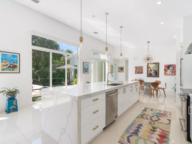 Home for sale at 619 NE 21st Ct - photo 6074605