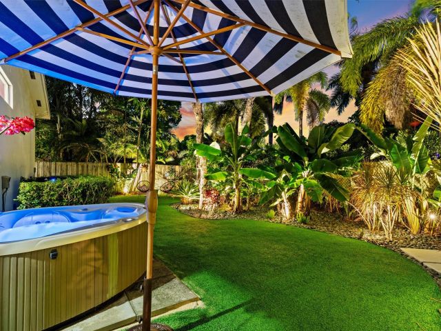 Home for sale at 619 NE 21st Ct - photo 6074608