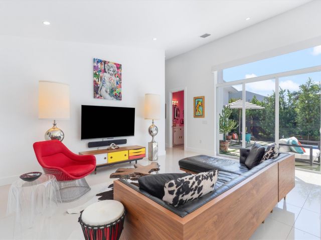 Home for sale at 619 NE 21st Ct - photo 6074615