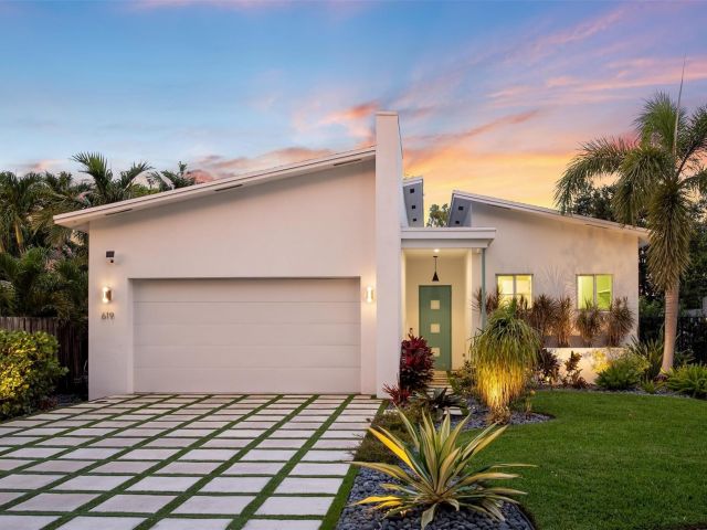 Home for sale at 619 NE 21st Ct - photo 6074618