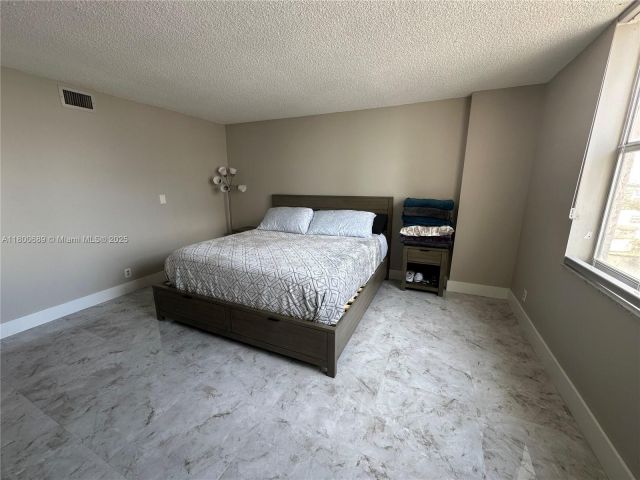 1-bedroom condo for sale in Hallandale Beach - 1865 S Ocean Dr 17C - MondialRealty