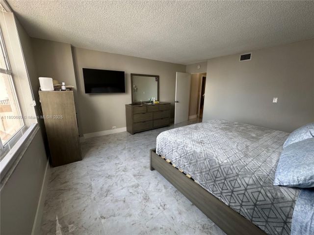 1-bedroom condo for sale in Hallandale Beach - 1865 S Ocean Dr 17C - MondialRealty