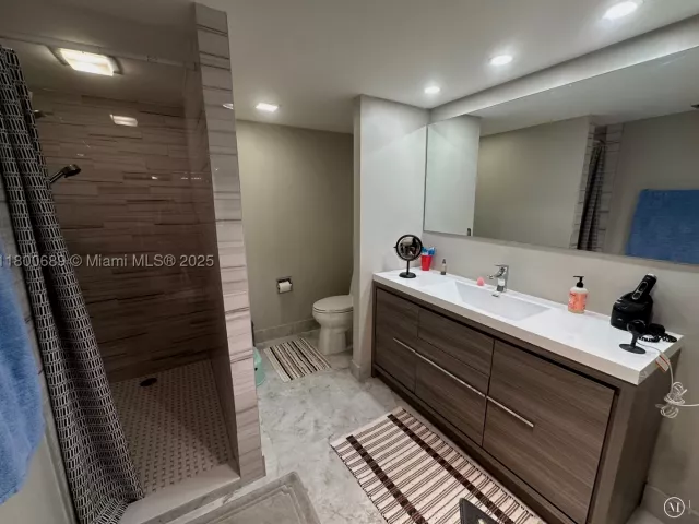 1-bedroom condo for sale in Hallandale Beach - 1865 S Ocean Dr 17C - MondialRealty