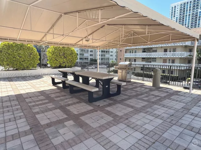 1-bedroom condo for sale in Hallandale Beach - 1865 S Ocean Dr 17C - MondialRealty