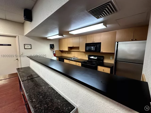 1-bedroom condo for sale in Hallandale Beach - 1865 S Ocean Dr 17C - MondialRealty