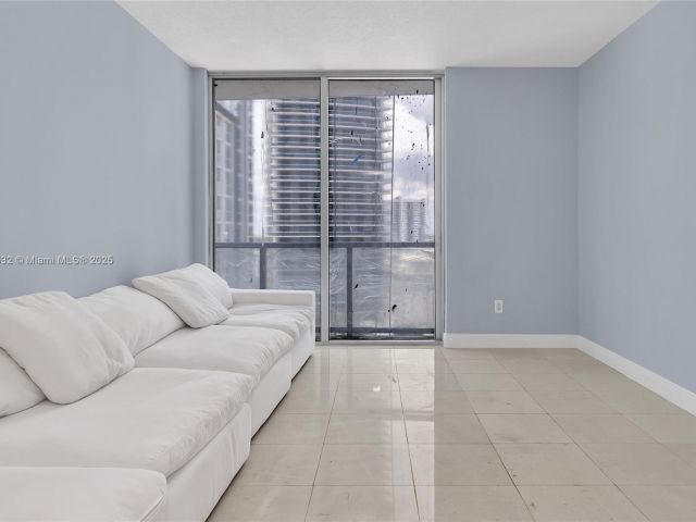 Apartment for sale  Unit #1811 - photo 6021166