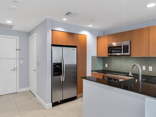 Apartment for sale  Unit #1811 - photo 6021169