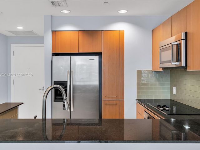 Apartment for sale  Unit #1811 - photo 6021170