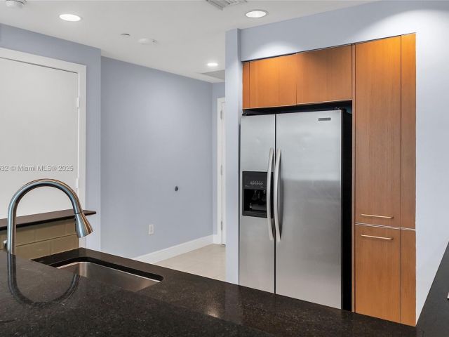 Apartment for sale  Unit #1811 - photo 6021171