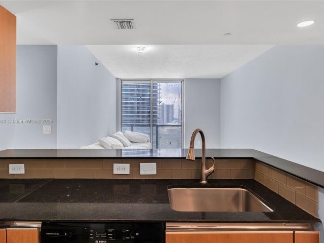 Apartment for sale  Unit #1811 - photo 6021173