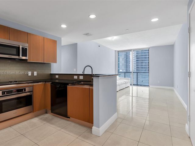 Apartment for sale  Unit #1811 - photo 6021176