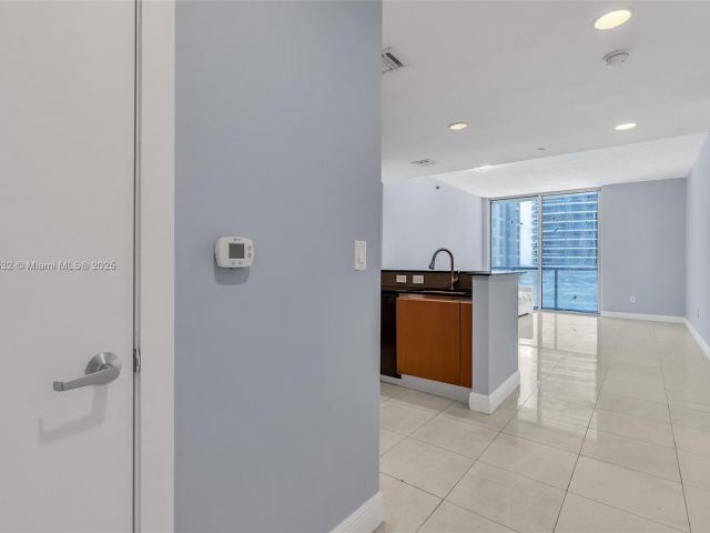 Apartment for sale  Unit #1811 - photo 6021178