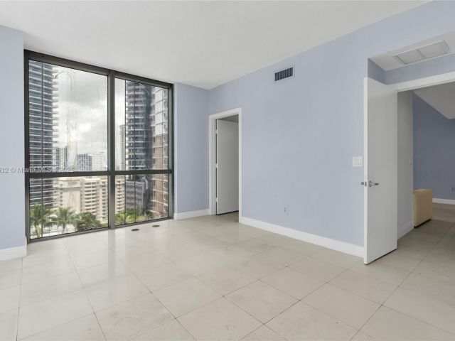 Apartment for sale  Unit #1811 - photo 6021180