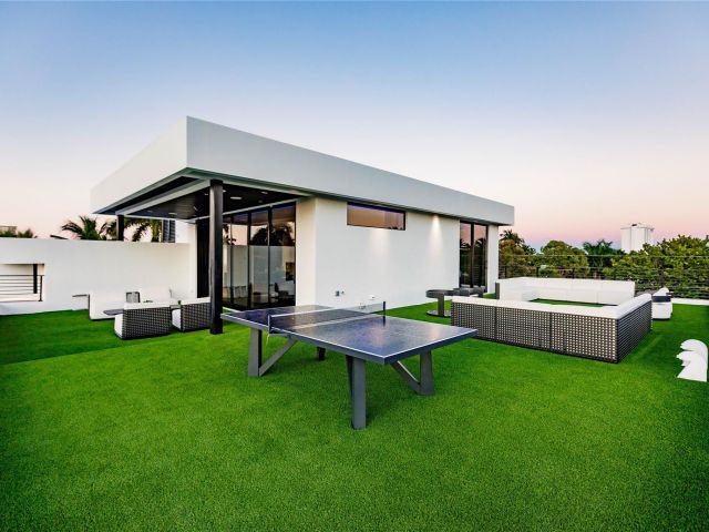 6-bedroom home for sale in Fort Lauderdale - 725 Poinciana Drive - MondialRealty