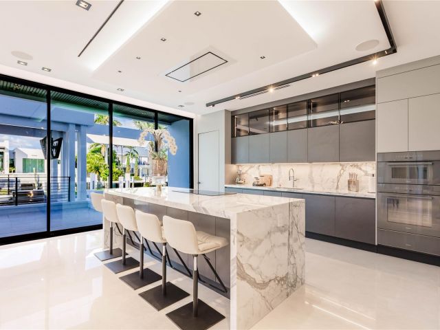6-bedroom home for sale in Fort Lauderdale - 725 Poinciana Drive - MondialRealty
