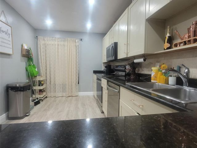 Home for rent at 9210 NW 14th St 9210 - photo 6016311