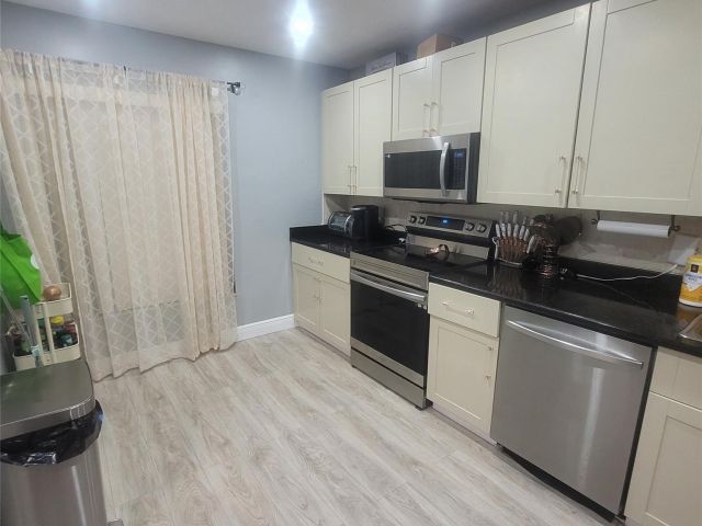 Home for rent at 9210 NW 14th St 9210 - photo 6016312