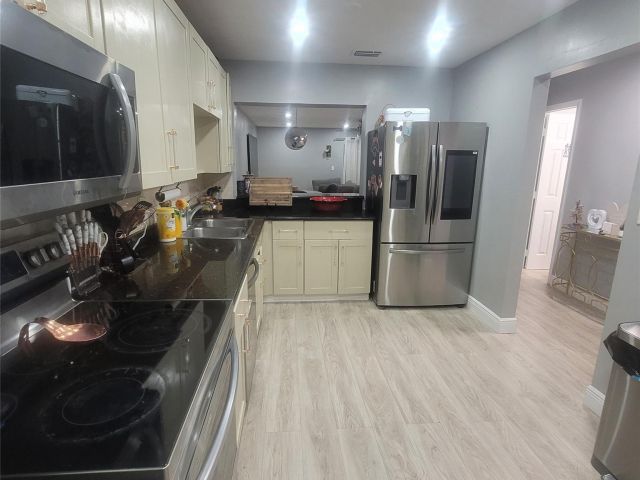 Home for rent at 9210 NW 14th St 9210 - photo 6016313