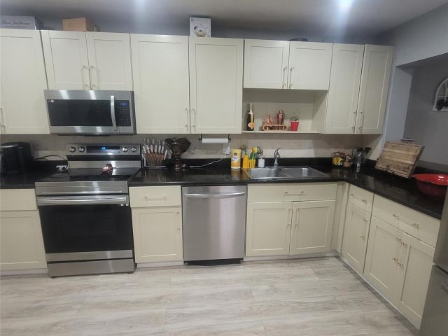 Home for rent at 9210 NW 14th St 9210 - photo 6016314