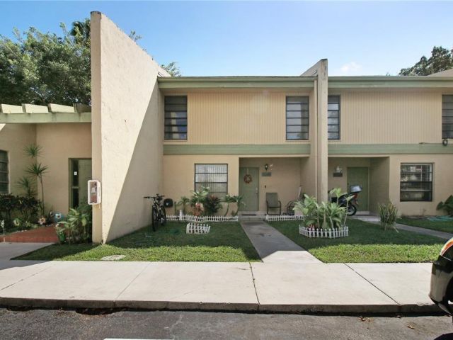 Home for rent at 9210 NW 14th St 9210 - photo 6016323